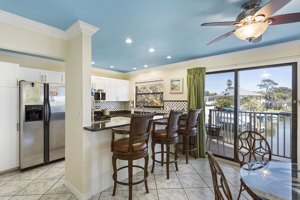 Bayview Plaza Waterfront Resort 58/70