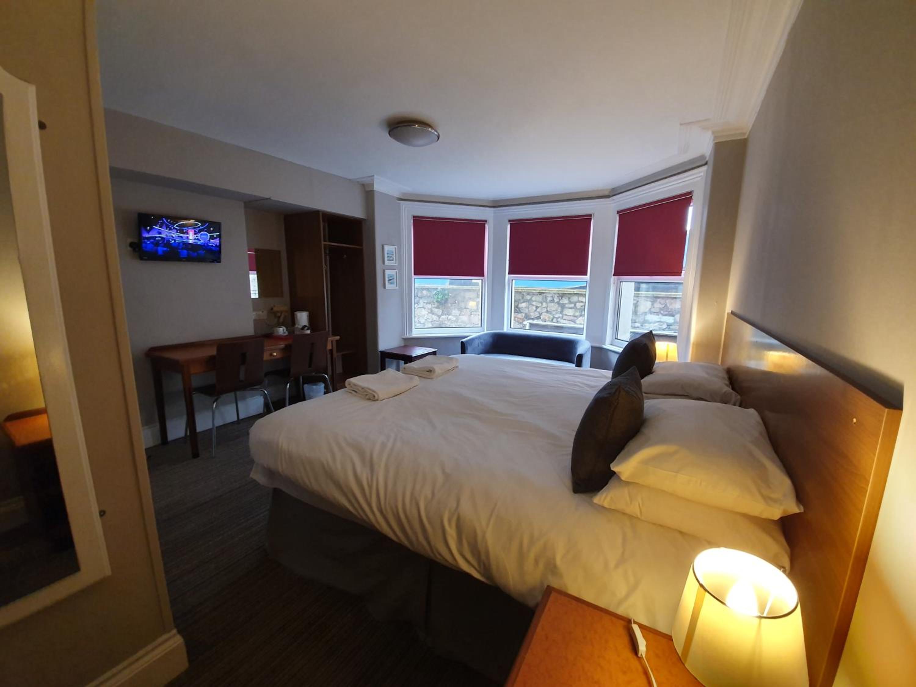 Semi Basement, Double Bed، The York Hotel 5/10