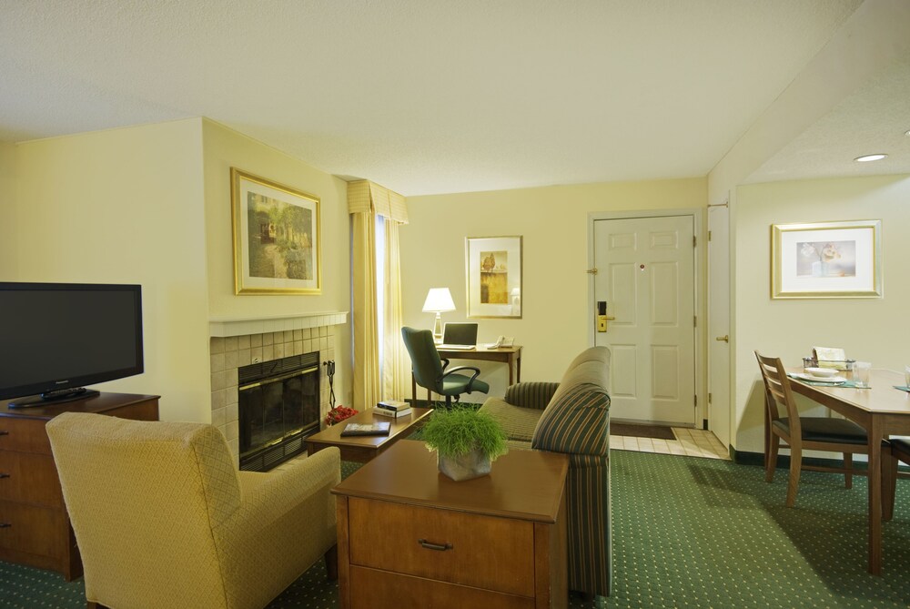 Residences at Daniel Webster 24/50