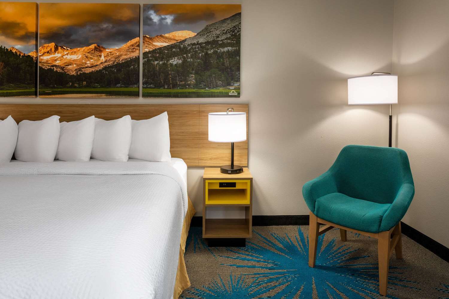 Days Inn & Suites by Wyndham Denver International Airport 13/37