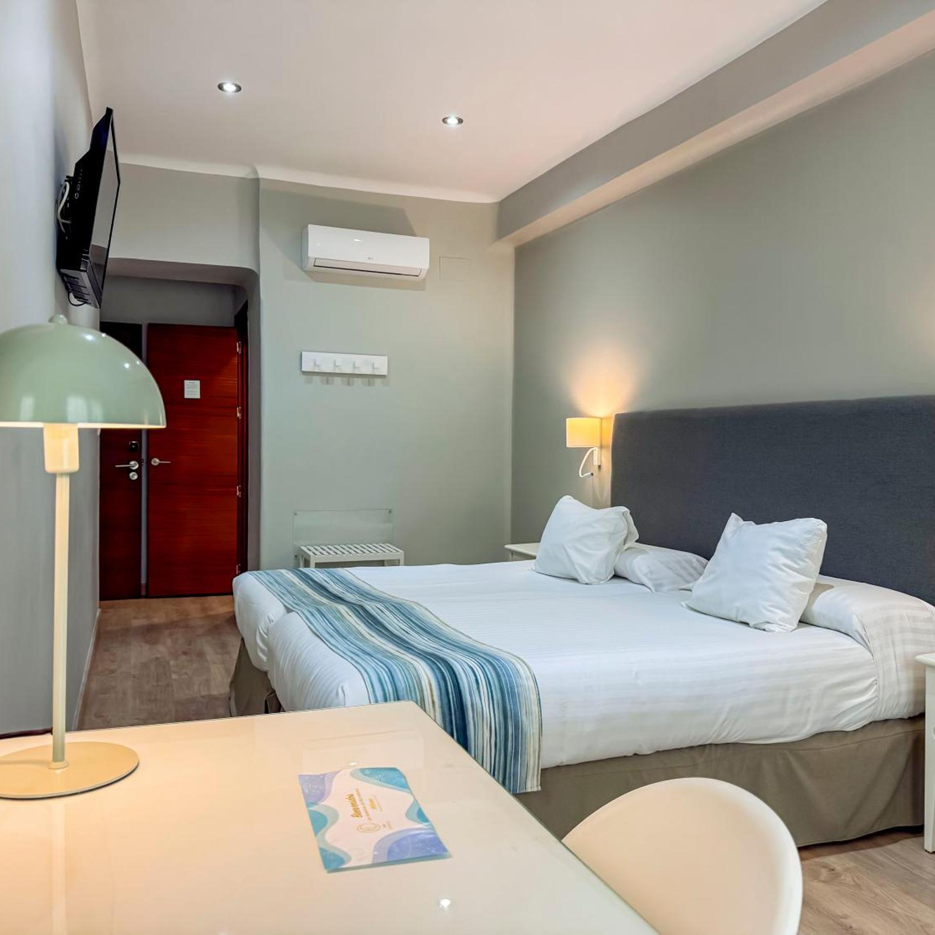 Standard, Twin Beds, City View