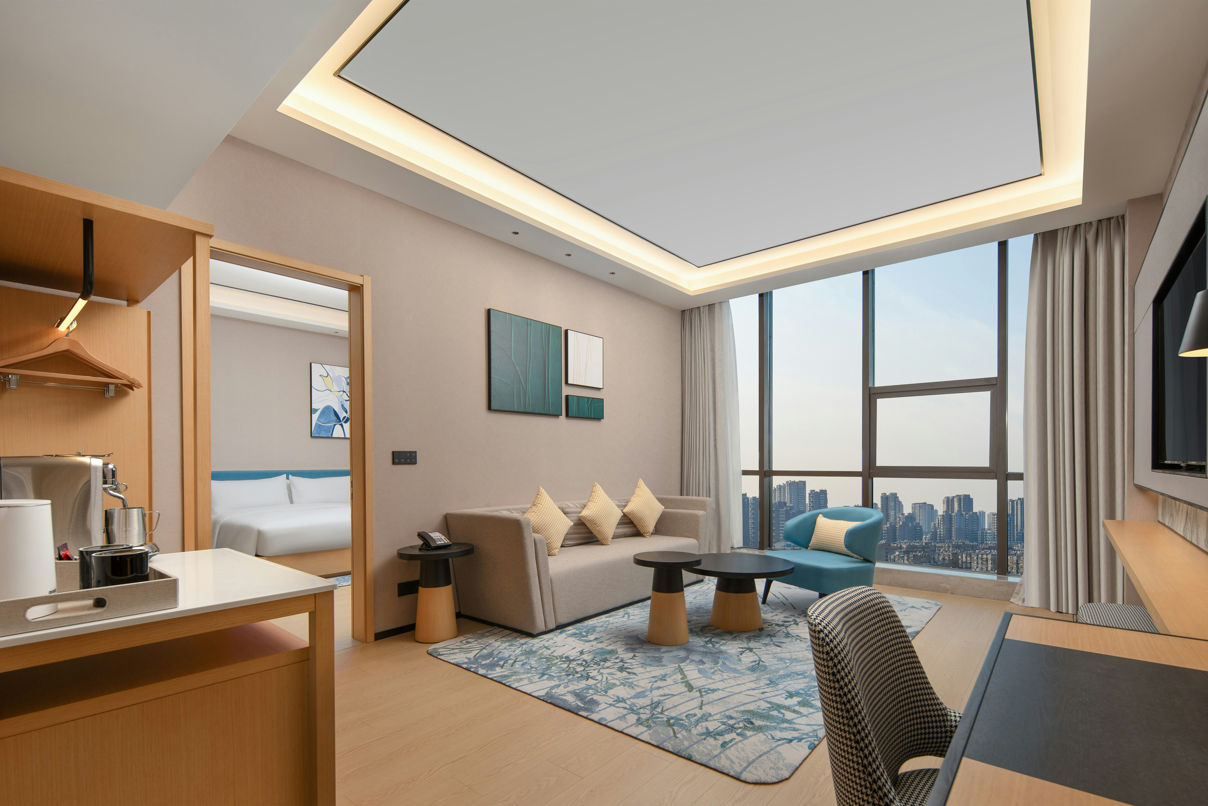 DELUXE, SUITE, KING BED
