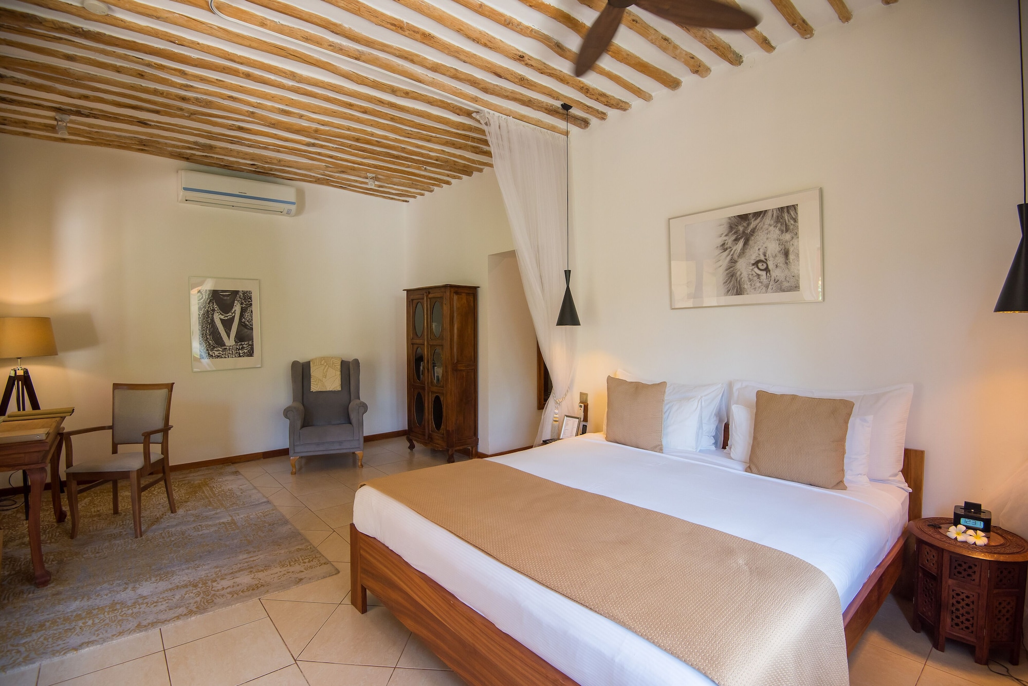 غرفة بسرير مزدوج بإطلالة على الحديقة بشرفة بغرفة نوم واحدة، Zanzibar White Sand Luxury Villas Spa 2/10