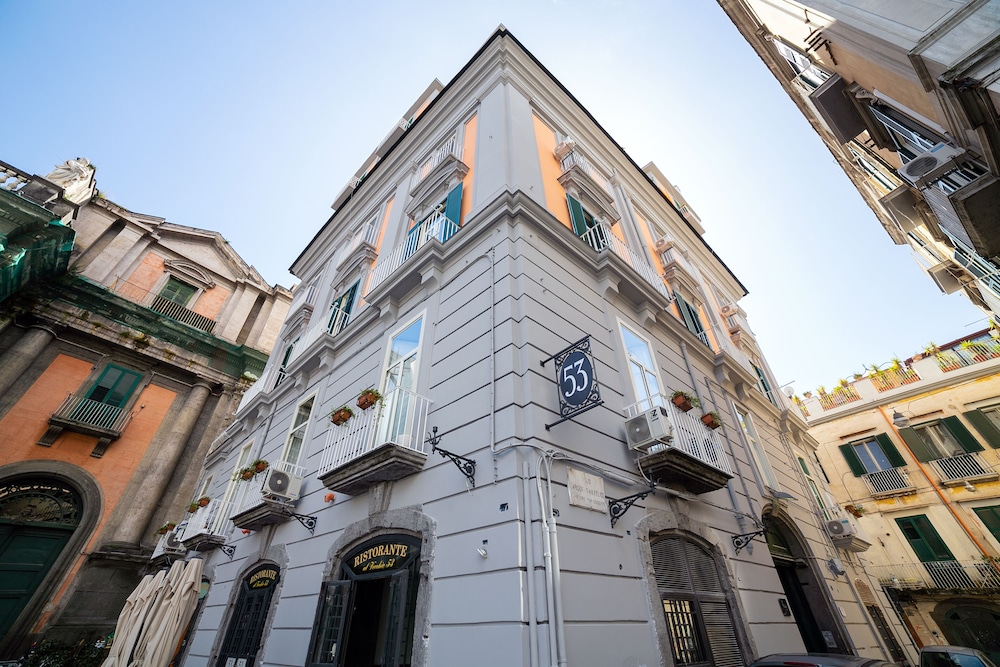 B&B Le 4 Stagioni Dante's Suites 2/50