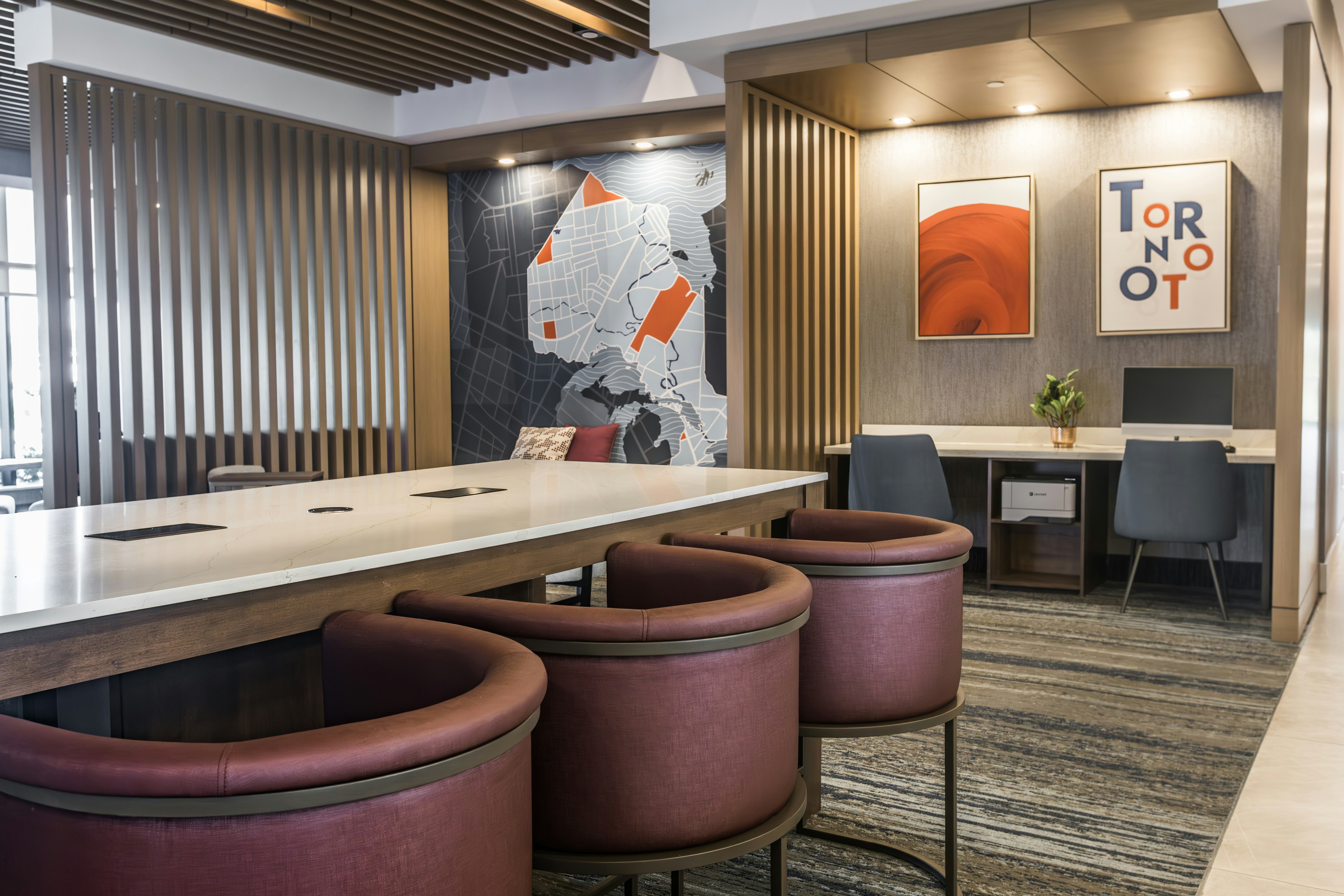 Holiday Inn Express & Suites Toronto Airport South 35/50