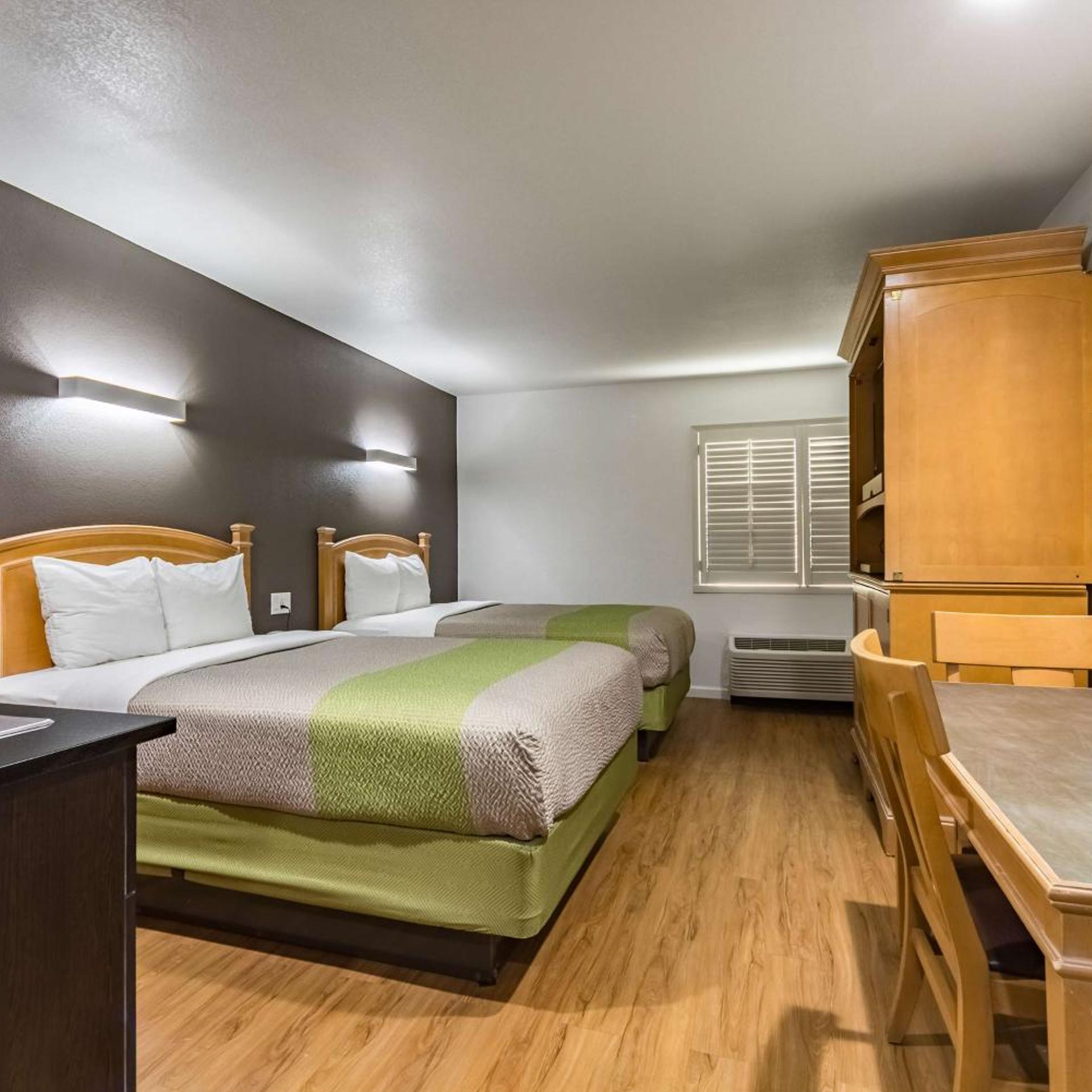 ROOM, QUADRUPLE, ACCESSIBLE