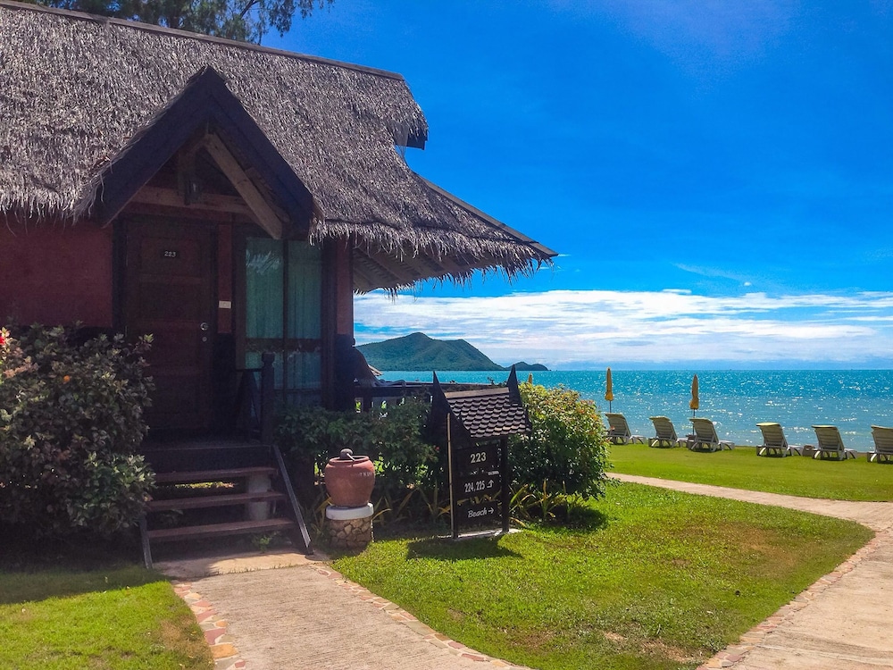 SUNSET VILLAGE BEACH RESORT 36/50