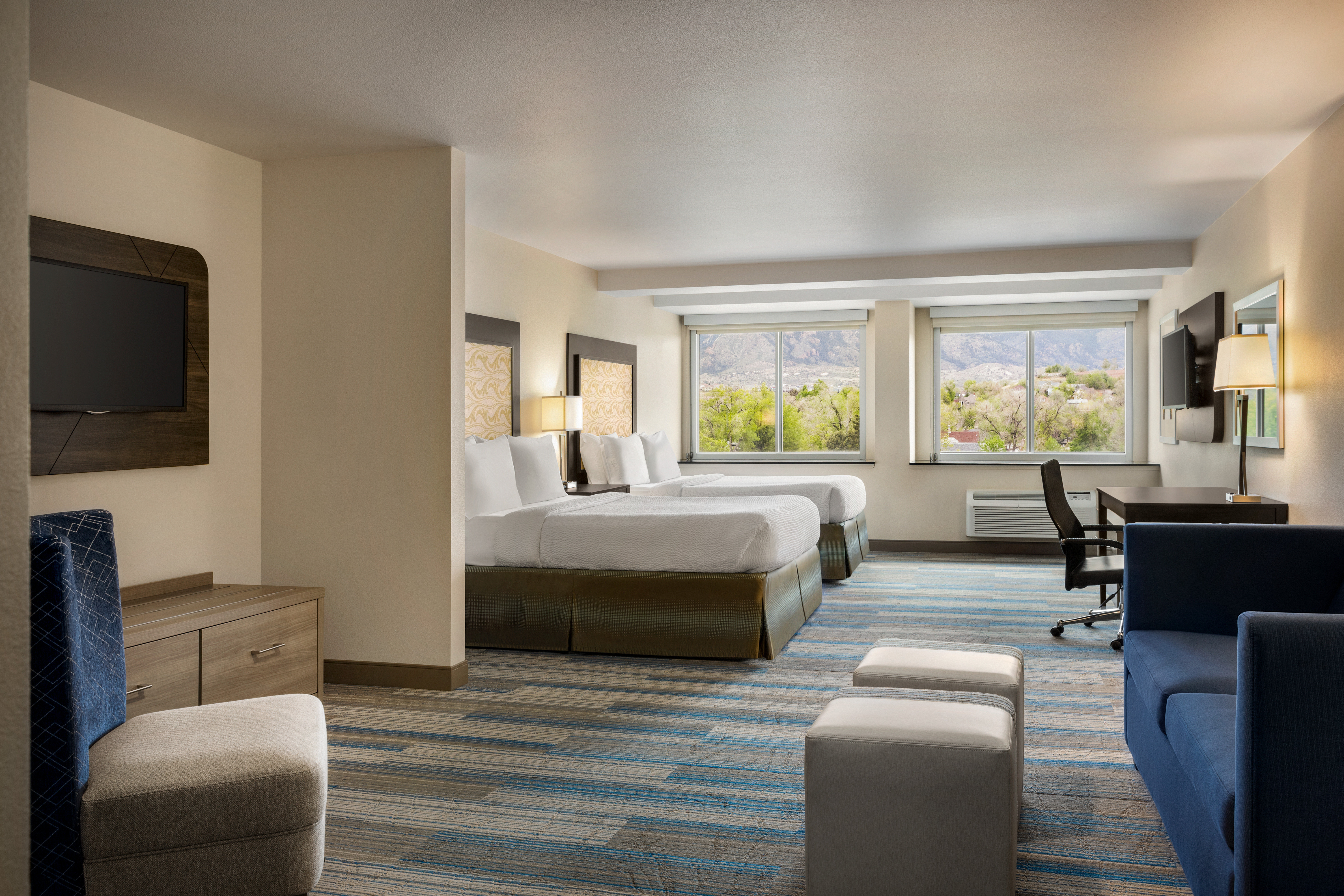 Holiday Inn Express Suites Colorado Springs Central 18/80