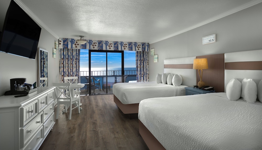 EFFICIENCY, 2 QUEEN BEDS, OCEAN FRONT