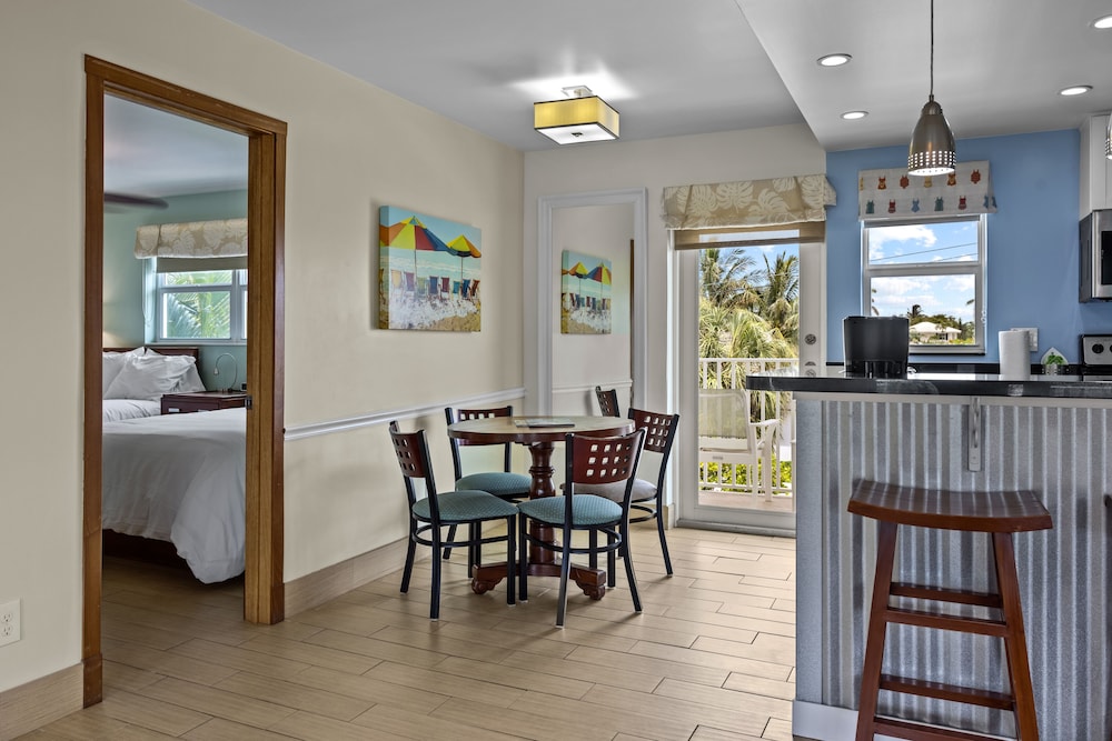 Sun Dek Beach House 36/56