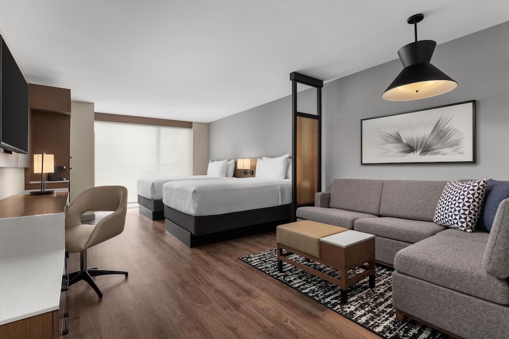 Room, 2 Queen Beds, Sofa, High Floor