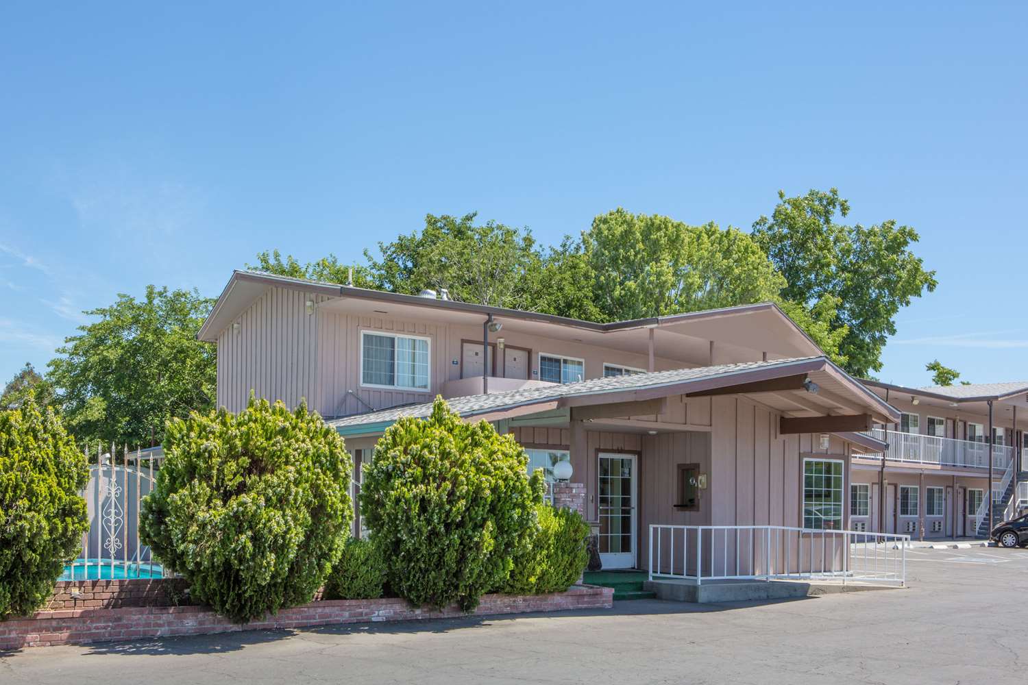 Days Inn by Wyndham Oroville 2/22
