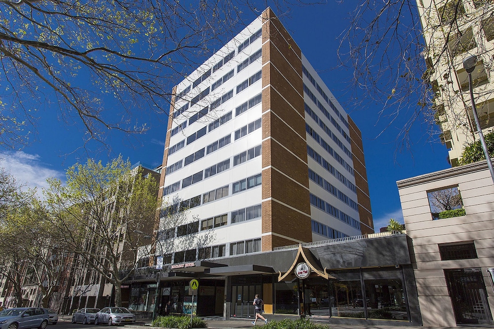 Macleay Hotel in SYDNEY