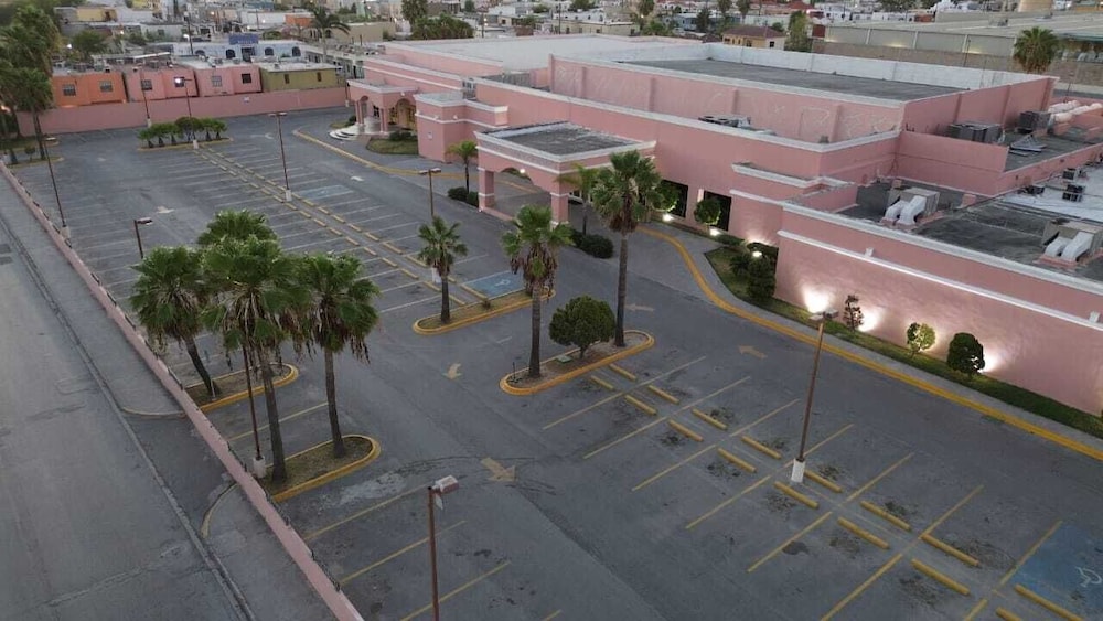 Hotel Residencial Inn Suites 3/22