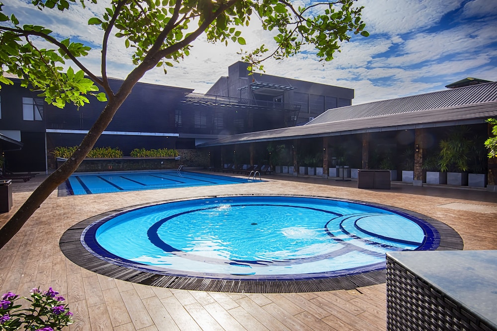 Full Moon Garden Hotel 38/41