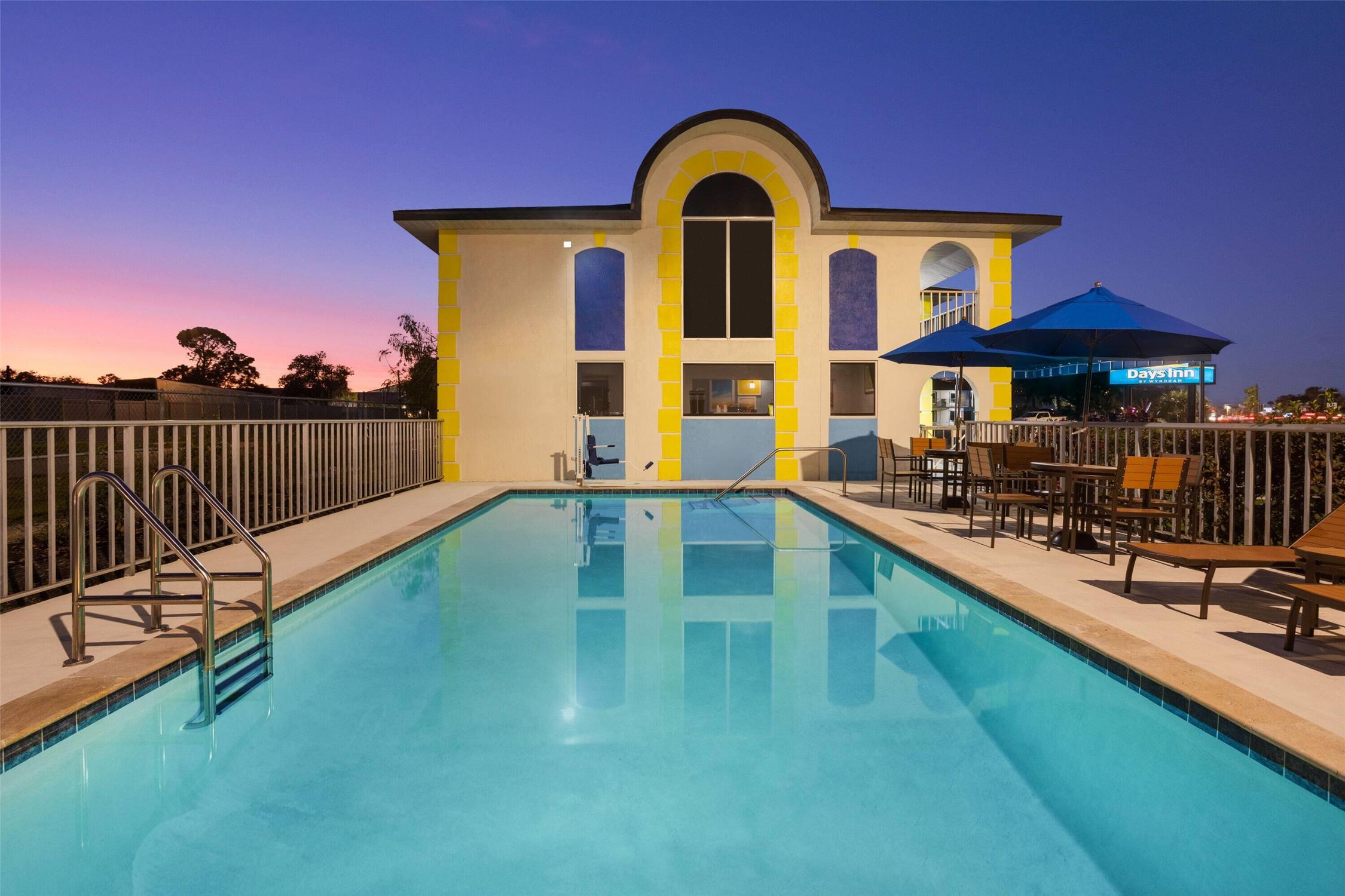 Days Inn By Wyndham Apopka Orlando in APOPKA - FL