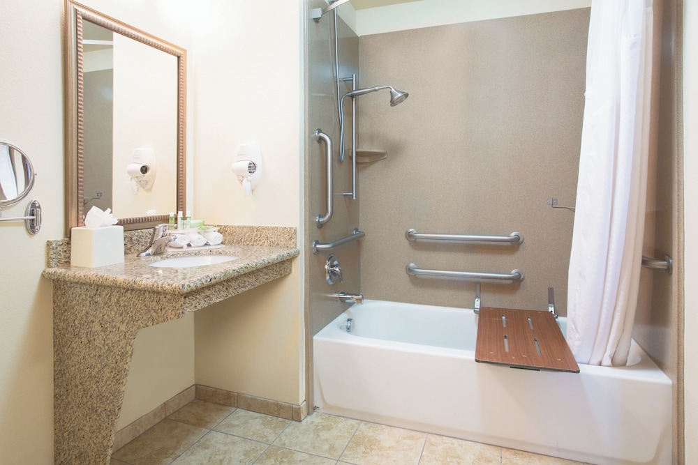 Holiday Inn Express Hotel and Suites Los Alamos Entrada Park 72/73