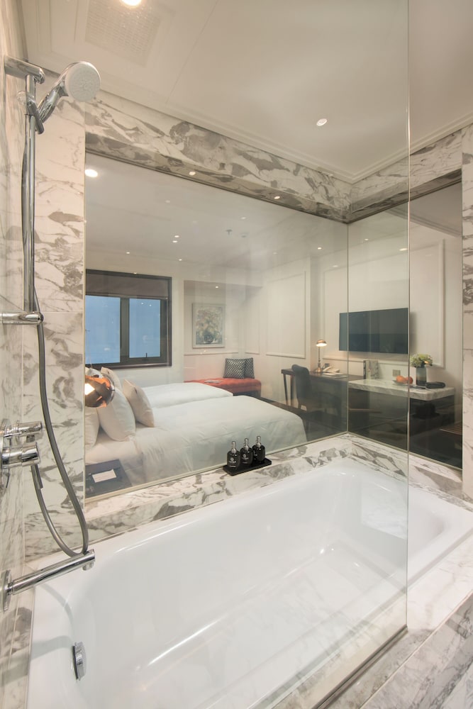Anatole Hotel Hanoi 50/50