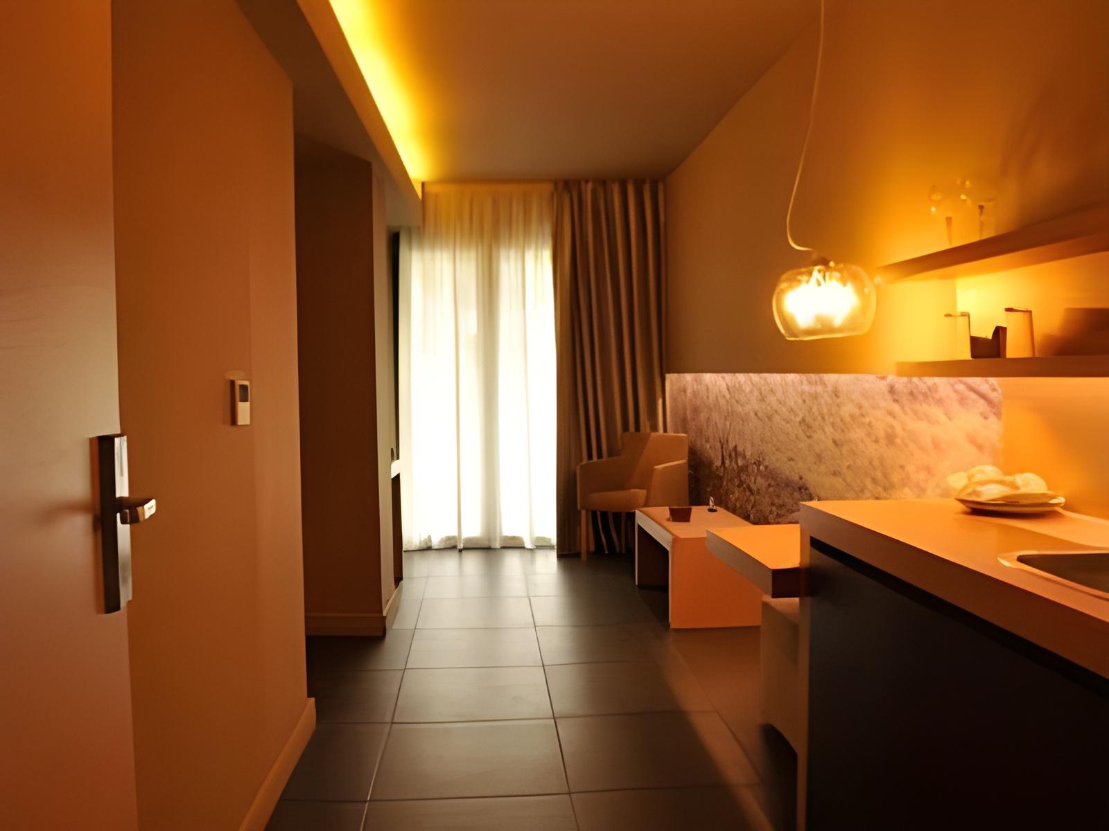 SINGLE ROOM