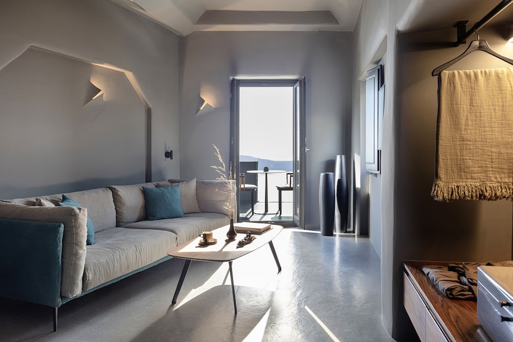 3 Bedrooms, Cave, Villa, 1 King and 2 Queen Beds, Outdoor Jetted Tub, Indoor Jetted Tub