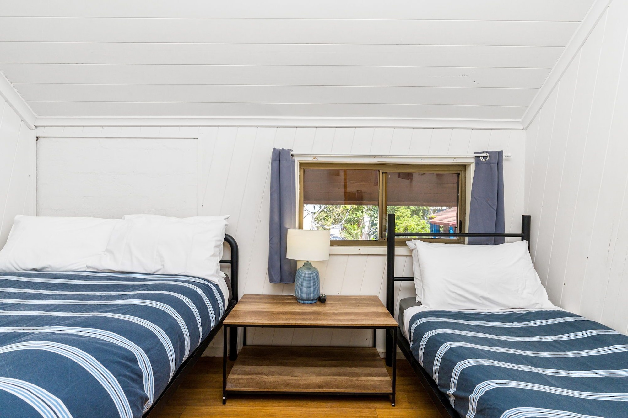 ROOM, TWIN BEDS, SHARED BATHROOM