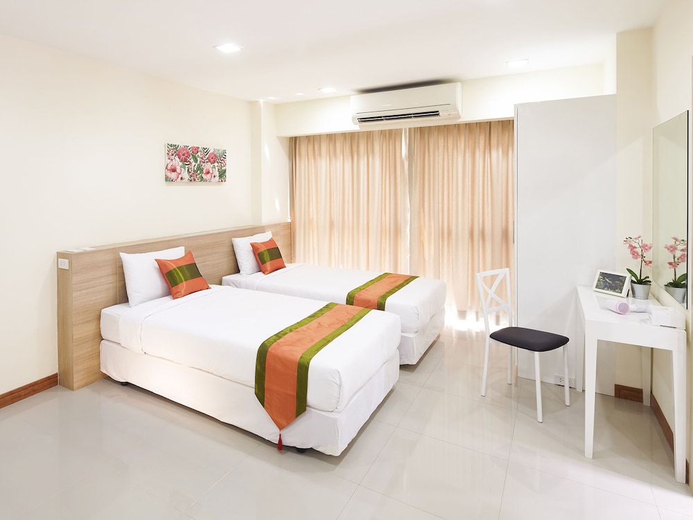 DELUXE, TWIN BEDS