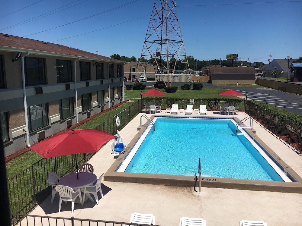 Quality Inn Pensacola, FL 22/36