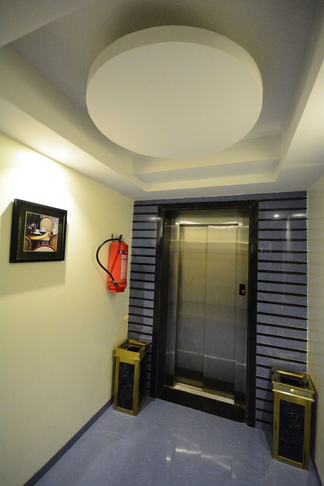 Hotel 24 Seven 27/40