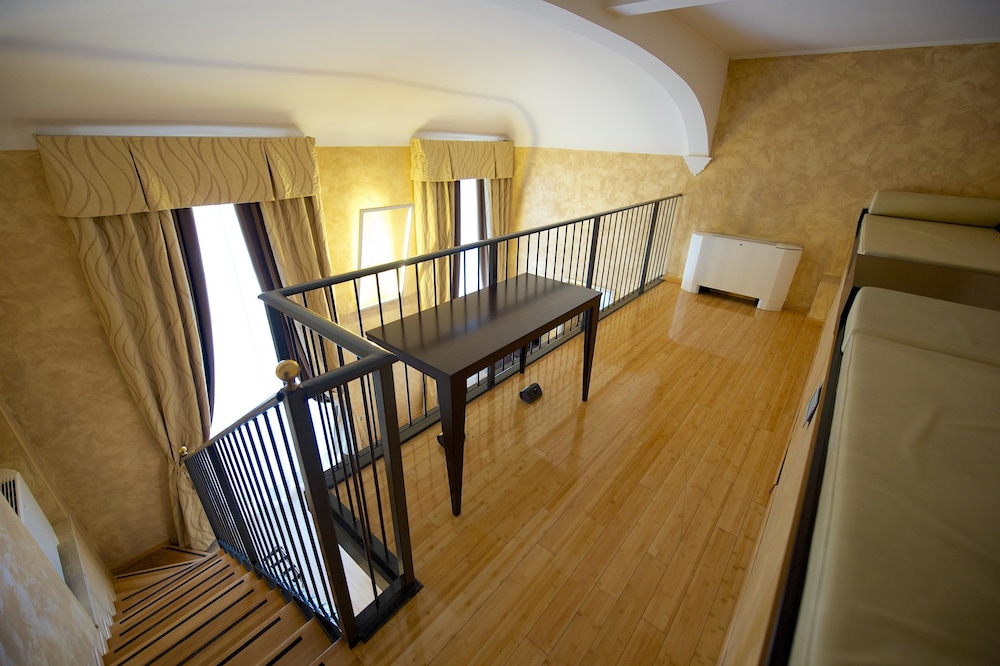 Best Western Crystal Palace Hotel 41/55