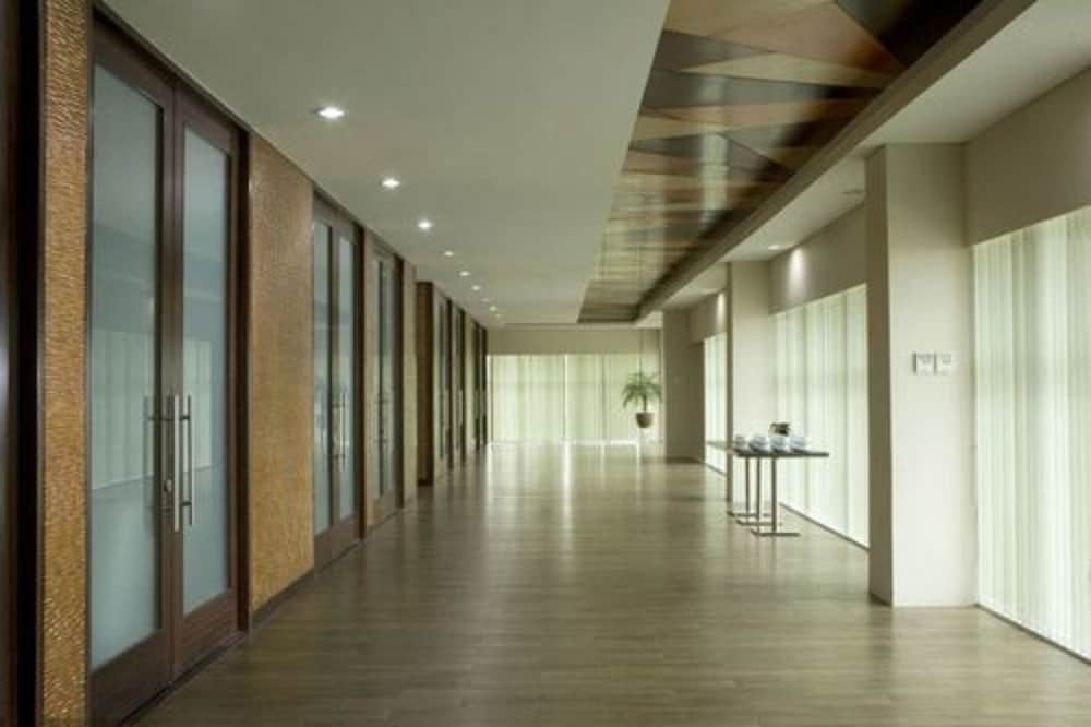 Hotel Santika Bsd City 15/30