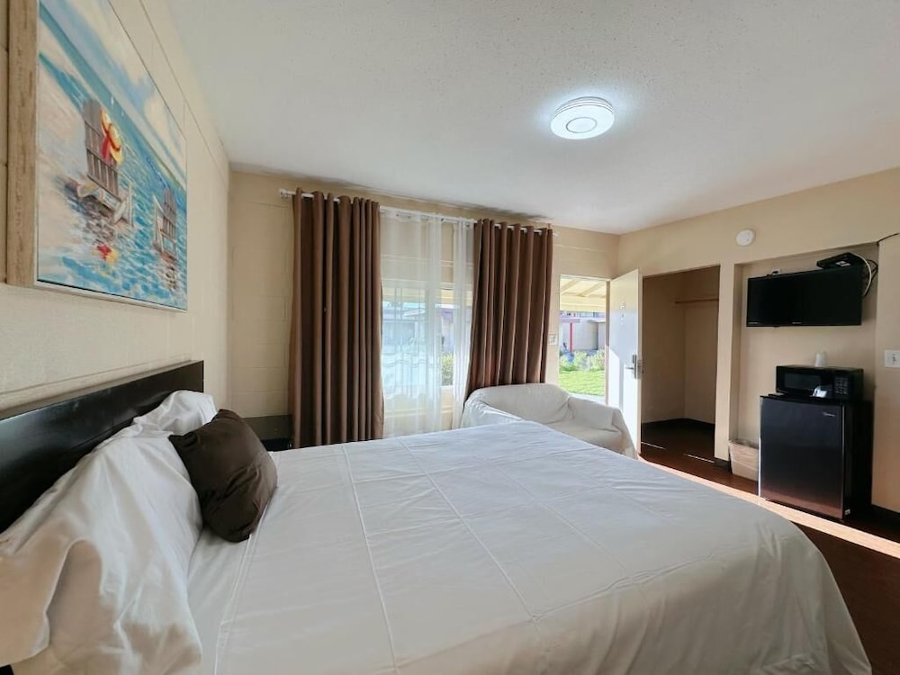 Royal Inn and Suites 6/42