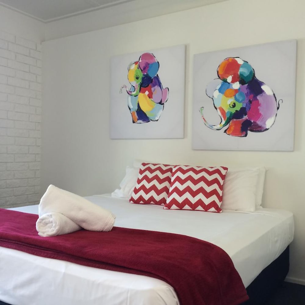 Arcadia Village Motel 8/24