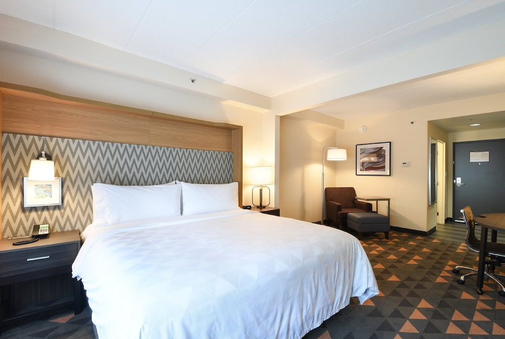 Holiday Inn Cincinnati Liberty Way an IHG Hotel 12/44