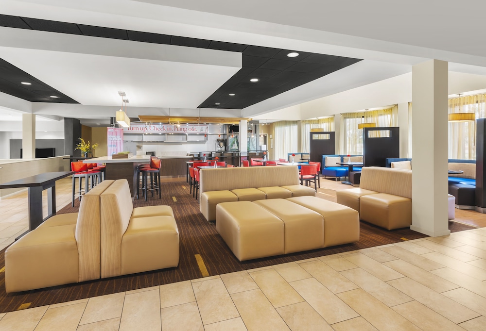 Super 8 by Wyndham Dallas Love Field Airport 43/60