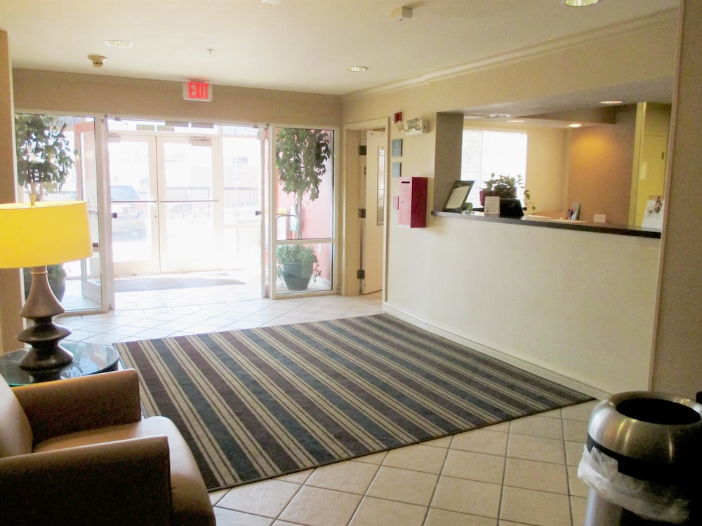 Extended Stay America Kansas City Country Club Plaza 2/22