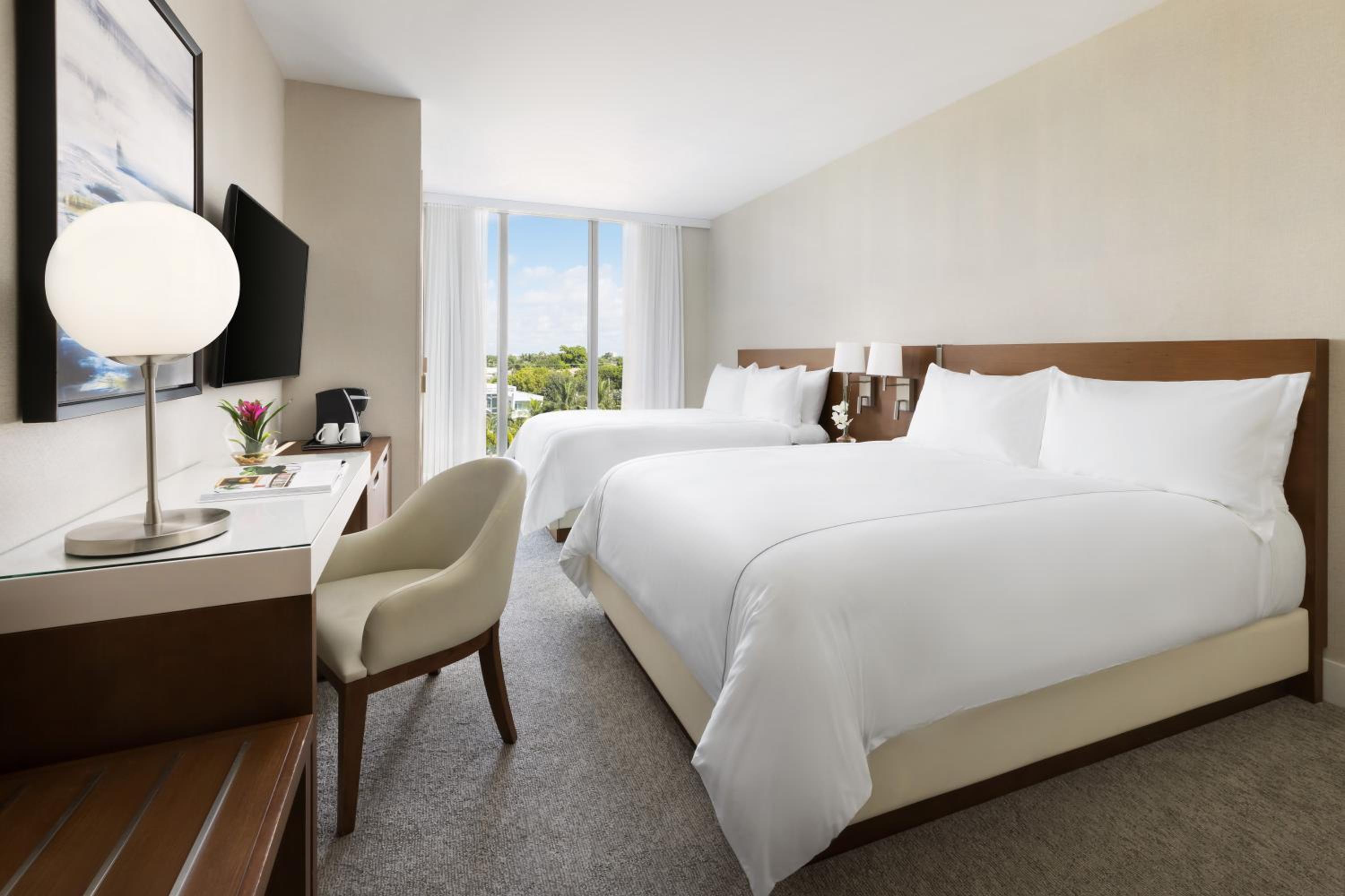 Deluxe, 2 Queen Beds, Partial Water View, Balcony، The Altair Hotel Bay Harbor Miami 4/6