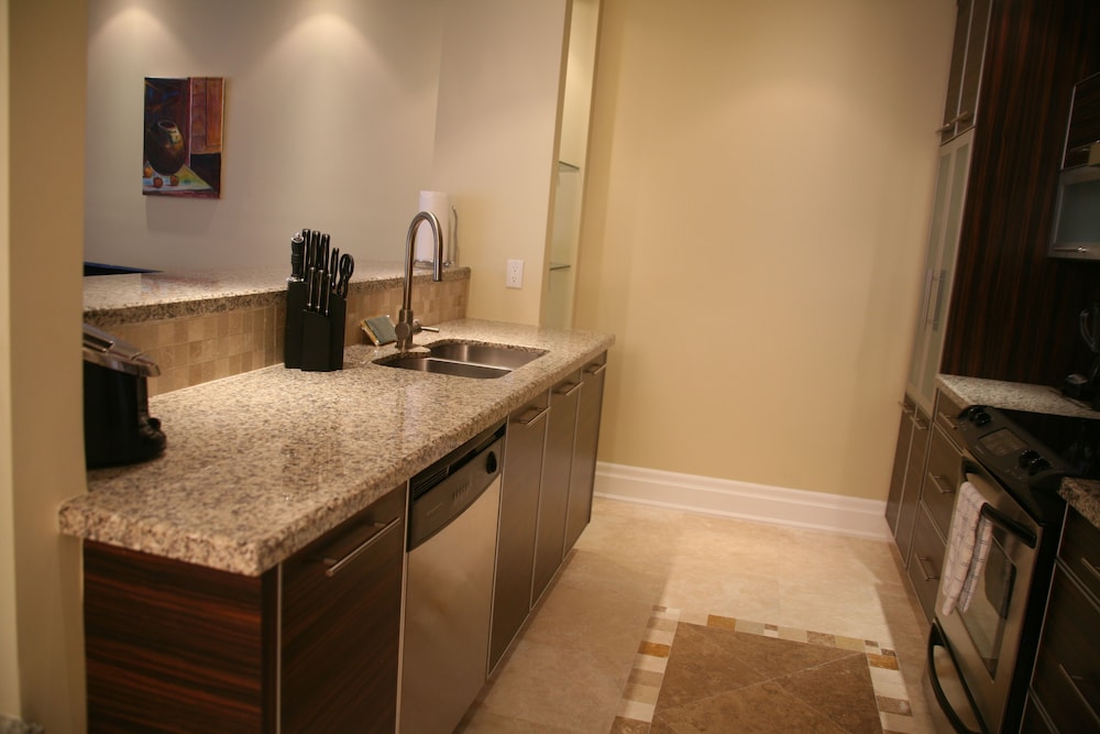 The Atrium Resort 53/66