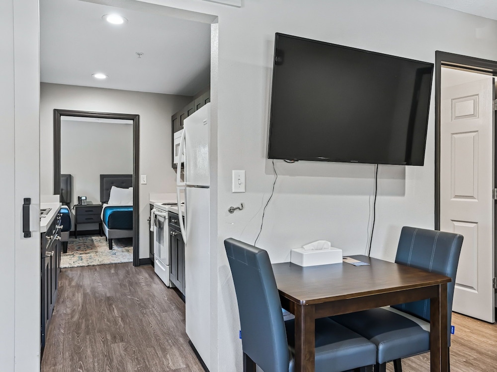 Baymont by Wyndham Ocala Suites 48/60