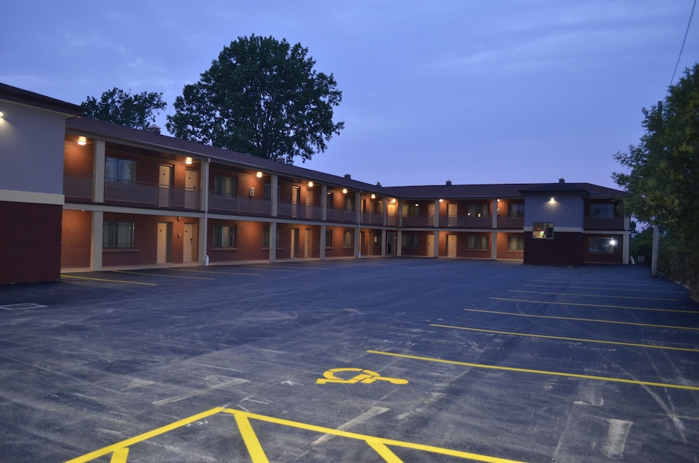 AArya Hotel By Niagara Fashion Outlets 37/44