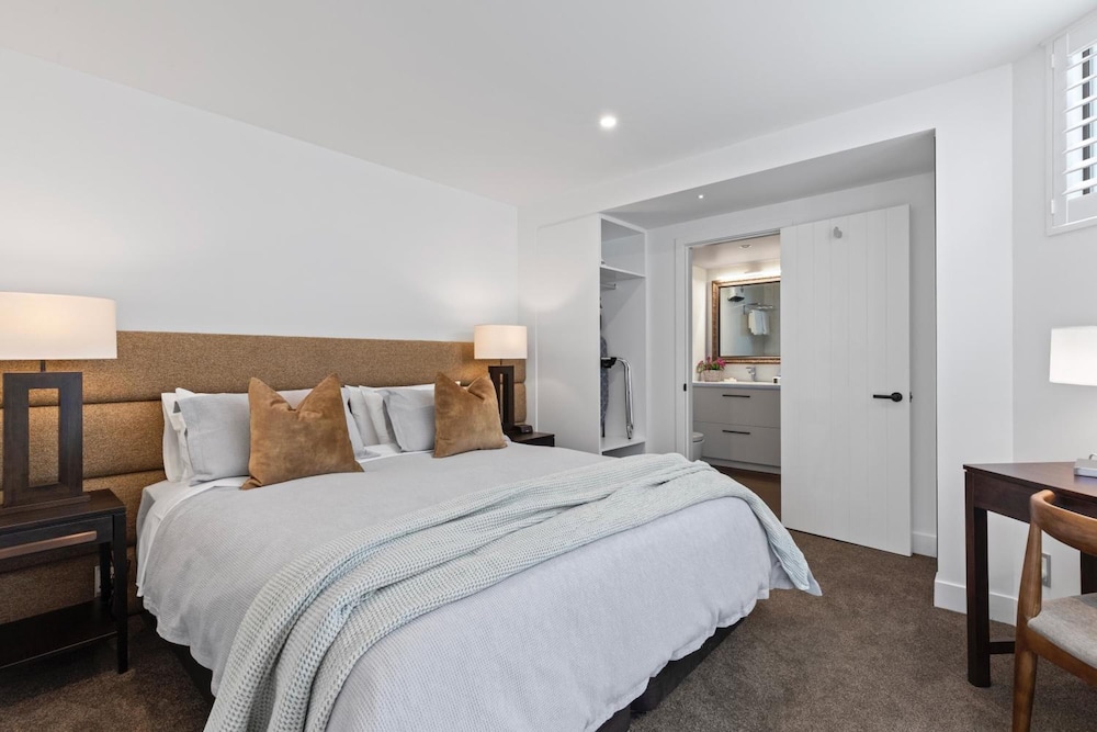 Lakeside Motel - Queenstown 8/28