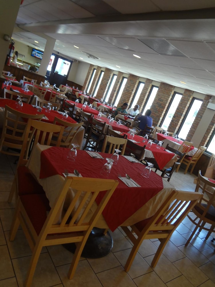 Empress Inn And Suites By the Falls 47/61