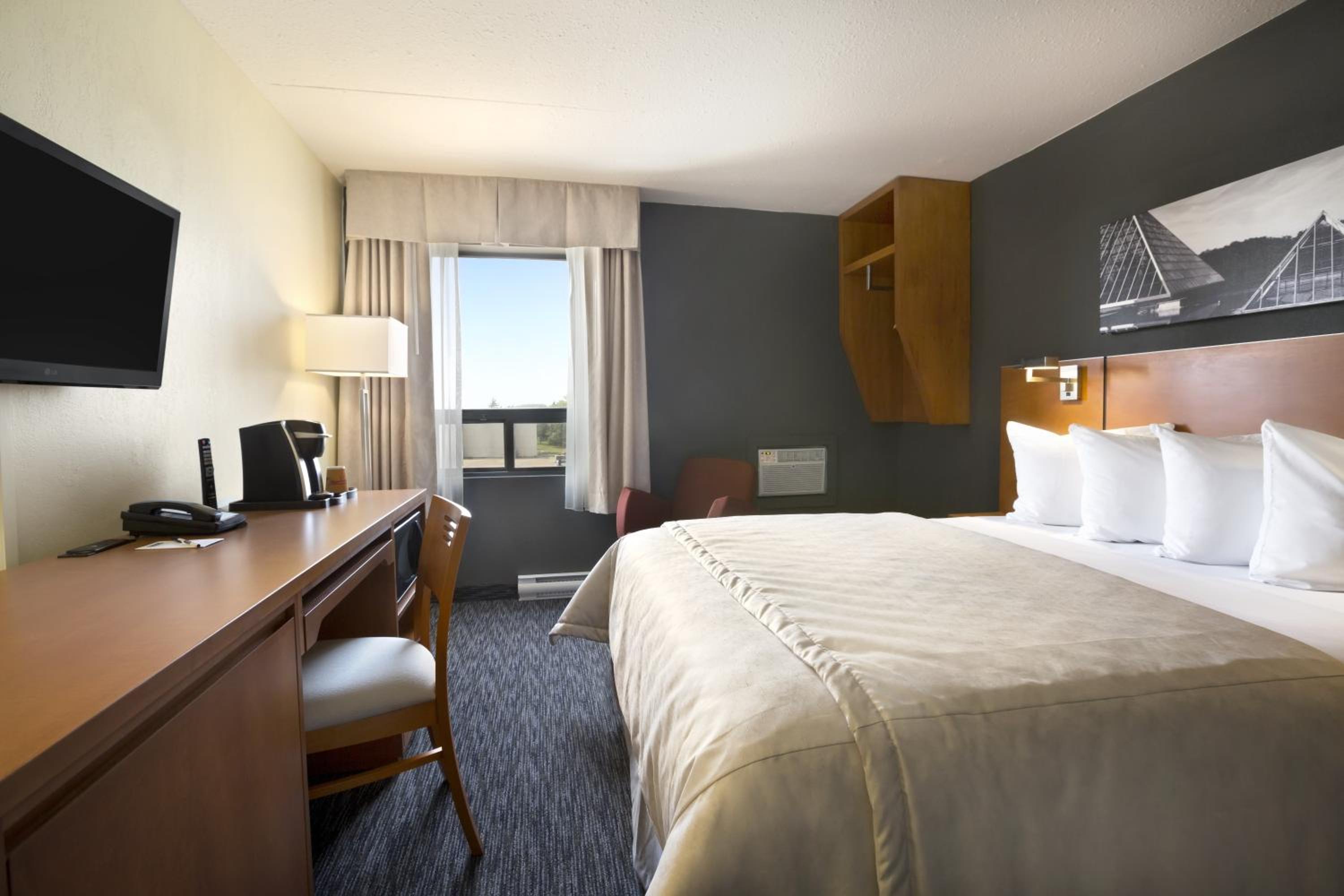 Room, King Bed, Queen Bed, Main Floor