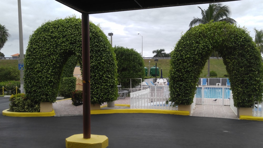 Belmont Inn Suites 46/50