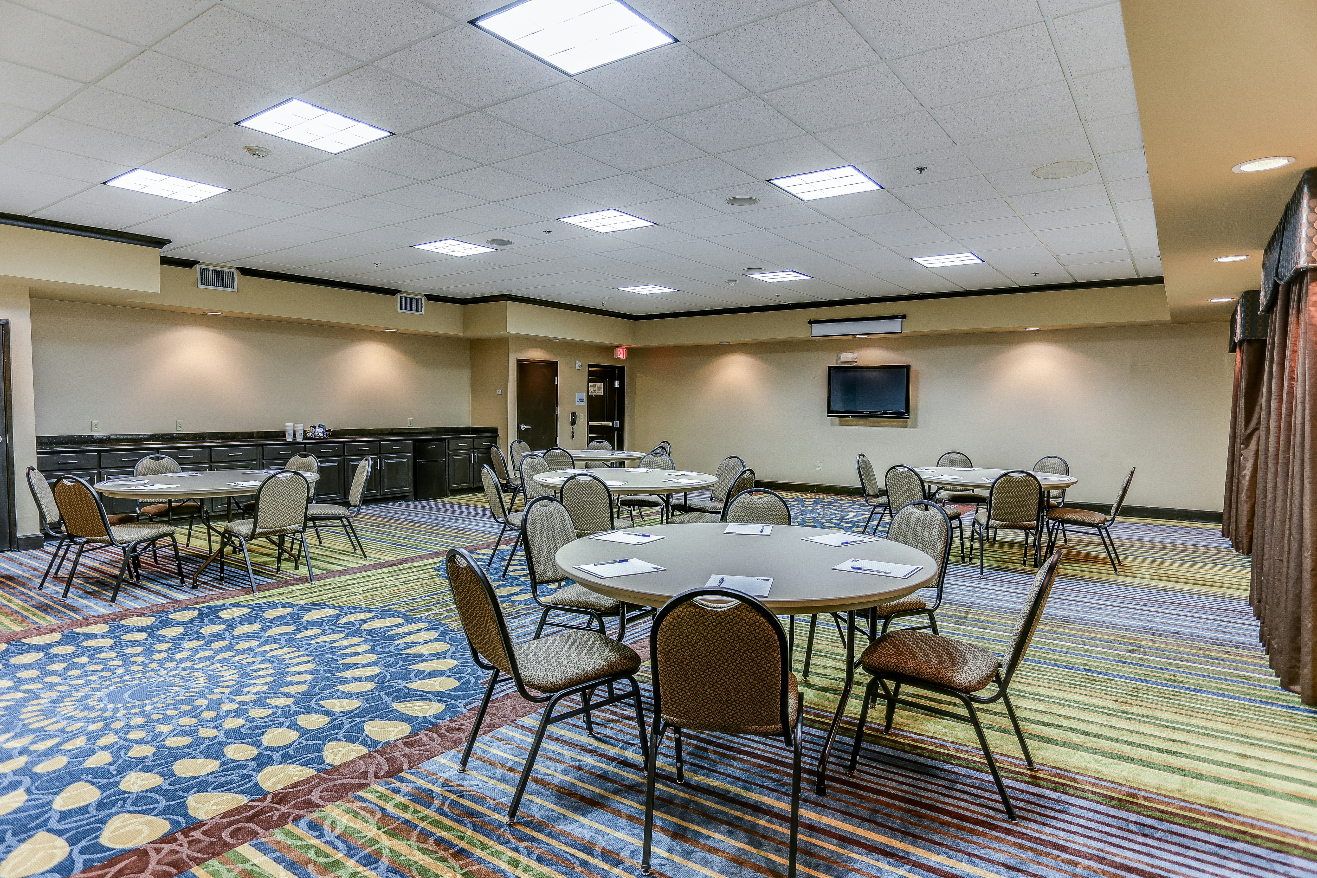 Holiday Inn Express Hotel And Suites Huntsville 54/65