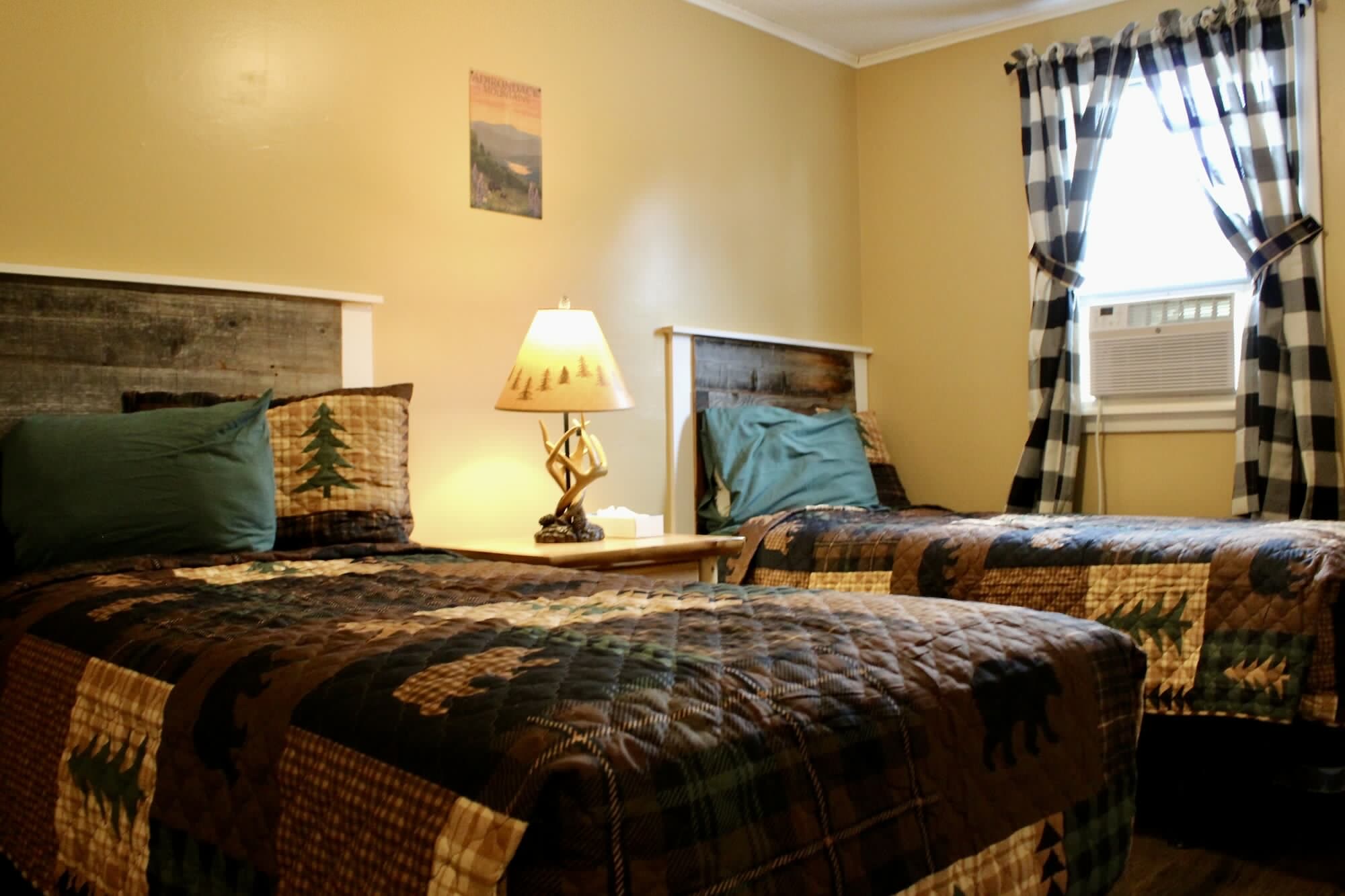 2 Bedrooms, Apartment, Futon Bed, 2 Queen and Twin Beds, Partial Lake View, Kitchen 5/10