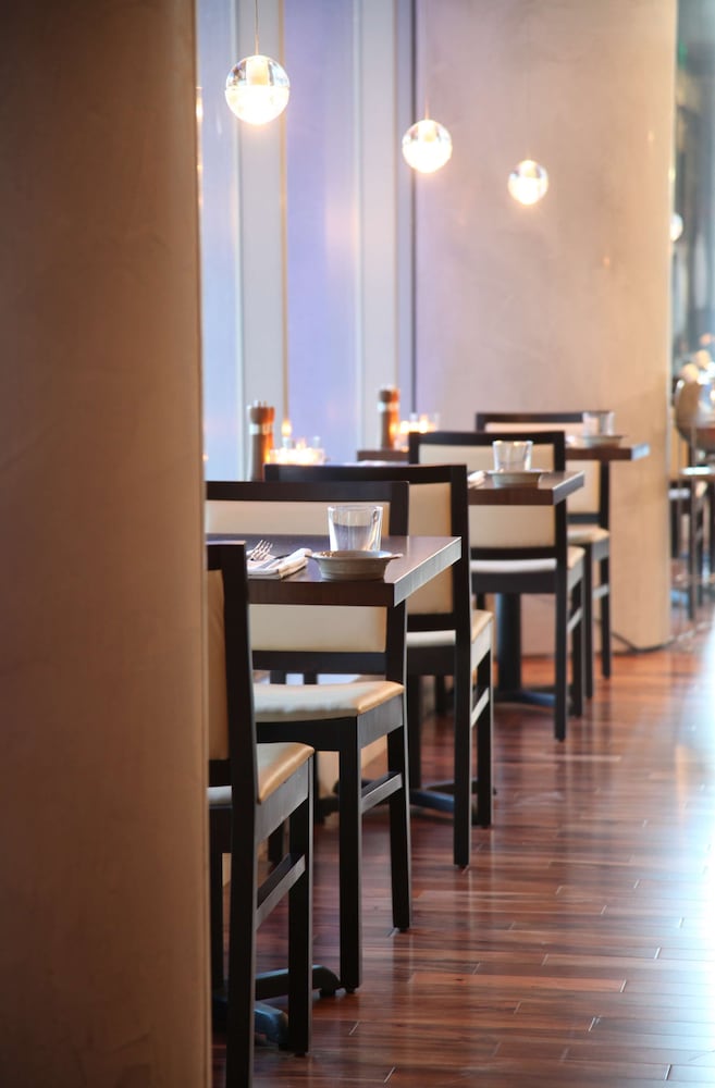 Hyatt At Olive 8 63/69