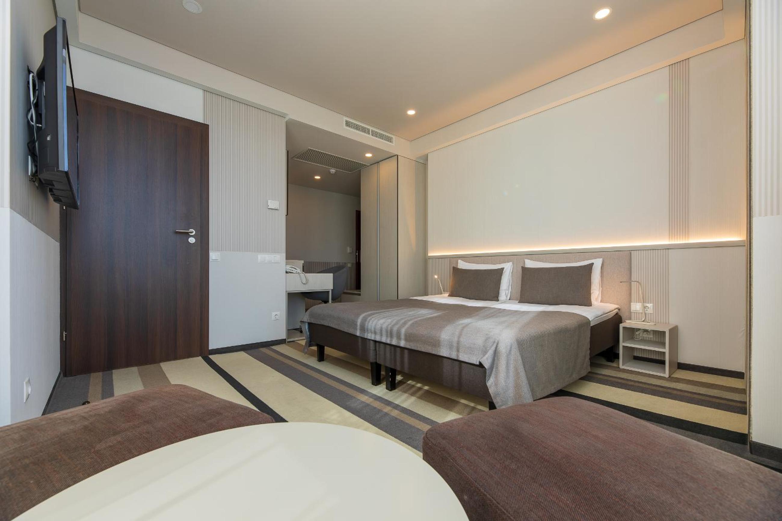 Mini, Deluxe, Double Bed