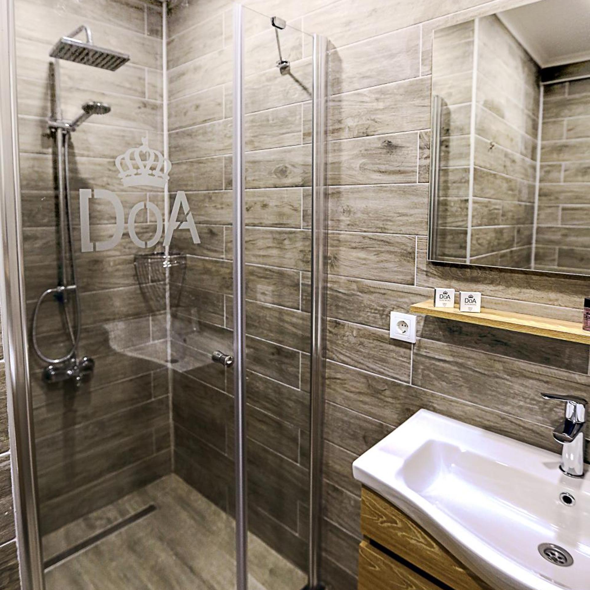 غرفة ثلاثية بإطلالة على البحر بشرفة، Doa Suite Hotel 3/3