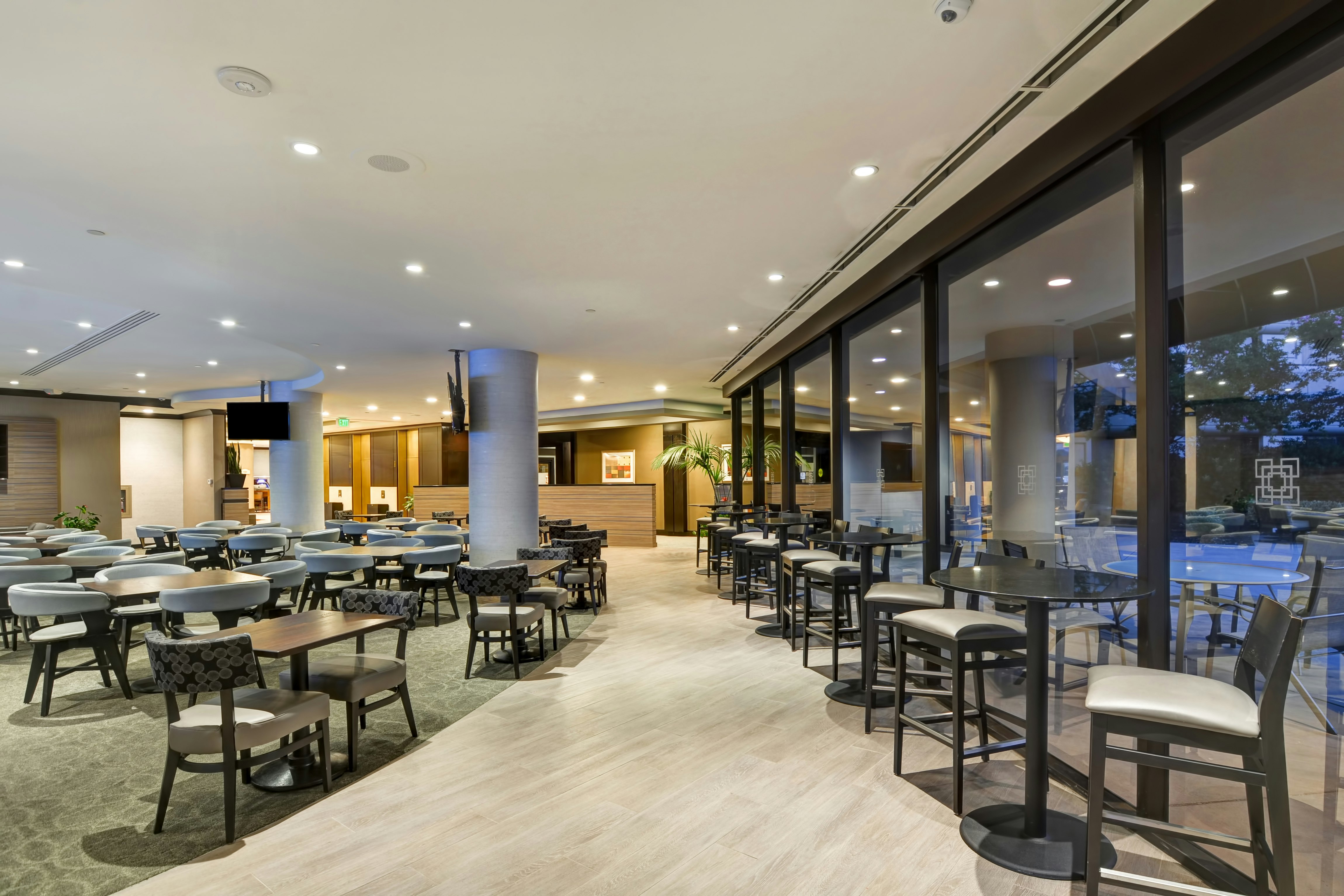 DoubleTree by Hilton Hotel Pleasanton at the Club 34/70