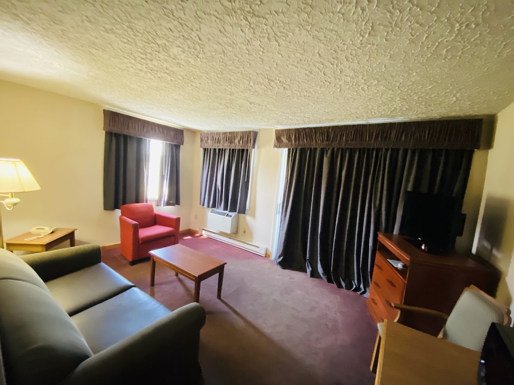 Fleetwood Inn Suites 33/51